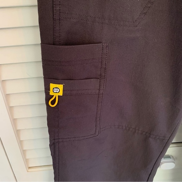Lot of 2 WonderWink Women’s Tall Cargo Scrub Pants Sz M Tall Grey Maroon 5214T - Picture 4 of 16